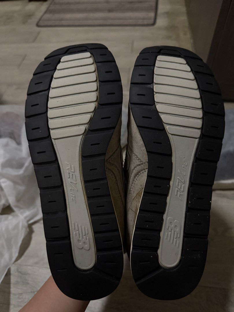 New Balance 996 Sneakers (Category: Sneakers) located in Quezon City. Submitted by jofer1028 (Listing ID 1429998899, Image 3). Description: New balance 996 sneakers Size US 9.5 men’s Issue: Needs cleaning (basic cleaning lang po pinagawa ko) Location: Cubao, QC Delivery via Lalamove Payment via gcash, gotyme, bpi .