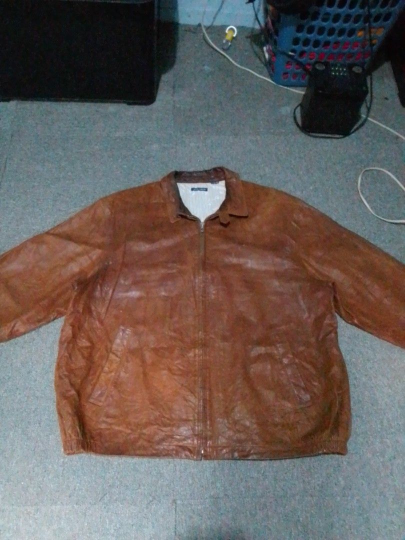 Nick Price Genuine Harrington Leather Jacket (Category: Coats, Jackets and Outerwear) located in Navotas City. Submitted by _ryujin (Listing ID 1429875114, Image 1). Description: Dimensions Width - 28 Length - 29 Issue nalang siguro yung brown sa armpit pero disya amoy putok hehe sadyang may brown lang sa armpit and needs wash nalang Vintage Genuine Leather Jacket!.