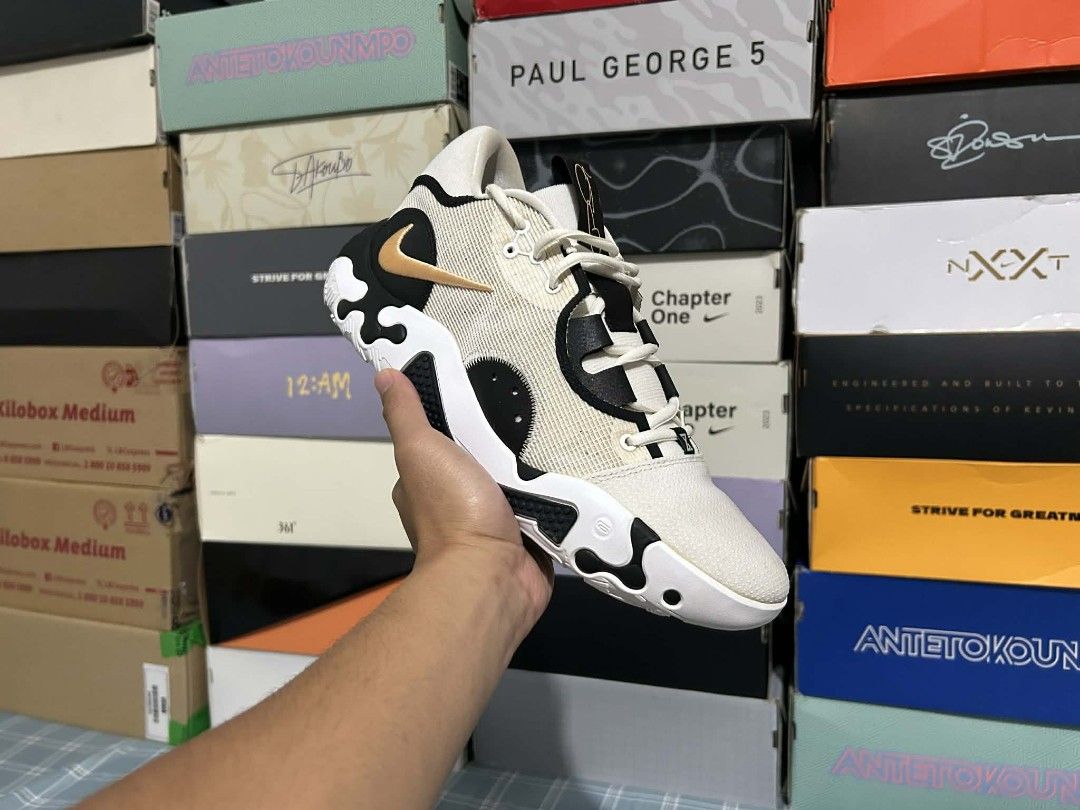 Nike PG 6 "Oreo" (Category: Sneakers) located in Quezon City. Submitted by bertsonamilasolidshoes (Listing ID 1430016657, Image 1). Description: For Sale Size 11 8/10 Condition Issue :Seps 3000 Free SF Loc Bohol.
