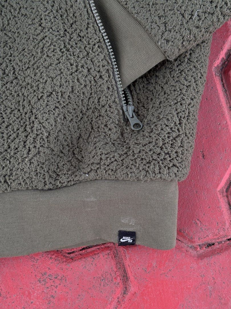 Nike SB Sherpa Jacket - Olive Green - Large (Category: Coats, Jackets and Outerwear) located in Manila. Submitted by stoo.cy (Listing ID 1429925162, Image 3). Description: Nike SB Sherpa Jacket Excellent Condition L-25 W-25 Boxy Large on Tag.