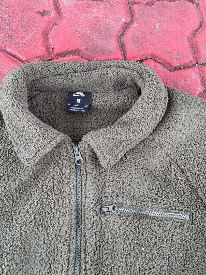 Nike SB Sherpa Jacket - Olive Green - Large (Category: Coats, Jackets and Outerwear) located in Manila. Submitted by stoo.cy (Listing ID 1429925162, Image 2). Description: Nike SB Sherpa Jacket Excellent Condition L-25 W-25 Boxy Large on Tag.