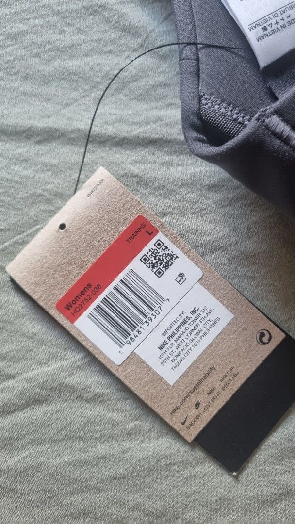 Nike Sports Bra - Training (Category: Activewear) located in Pasig City. Submitted by eeeaster (Listing ID 1429857635, Image 3). Description: Nike Training Sports Bra high support Asian Sizing - Large 📦 Shipping/Pick up care of Buyer Location: Pasig/ Ortigas .