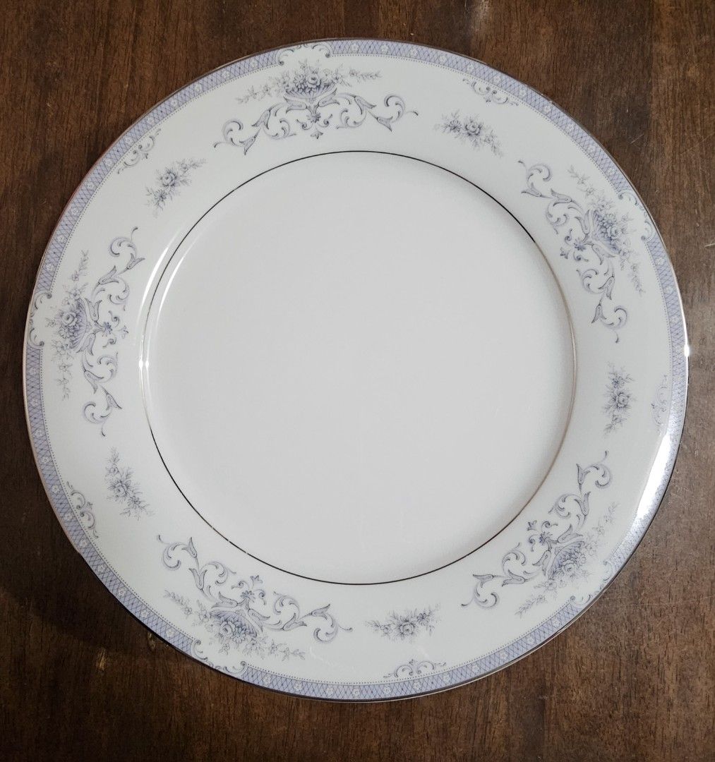 SALE❗NORITAKE Ashby - Dinner Plates - Per piece (Category: Dinnerware & Cutlery) located in Quezon City. Submitted by senyoramaria (Listing ID 1429952915, Image 3). Description: Noritake Ashby Dinner Plates 10.4 inches in diameter Silver lining intact With minimal scratches Php600 each❗ 5 pcs available.