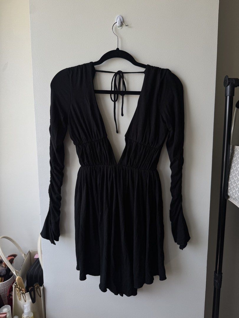 Oh Polly Black Dress (Category: Dresses) located in Makati City. Submitted by kaylausison (Listing ID 1429880683, Image 1). Description: BRAND: OH POLLY Originally $100 USD selling for 500 PHP Good, thick quality Only used once 📍Makati Lalamove not included in price Payment required once driver arrived via GCASH .