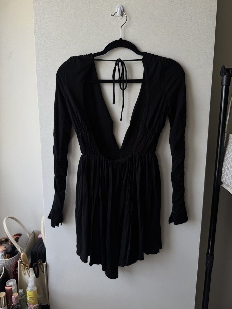 Oh Polly Black Dress (Category: Dresses) located in Makati City. Submitted by kaylausison (Listing ID 1429880683, Image 2). Description: BRAND: OH POLLY Originally $100 USD selling for 500 PHP Good, thick quality Only used once 📍Makati Lalamove not included in price Payment required once driver arrived via GCASH .
