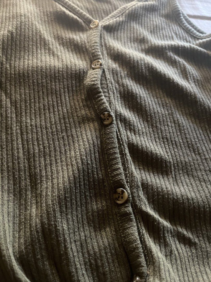 Olive Green Ribbed Tank Top (Category: Sleeveless) located in San Pedro. Submitted by 400less (Listing ID 1429883965, Image 2). Description: s-m can tie bottom part gcash payment only.