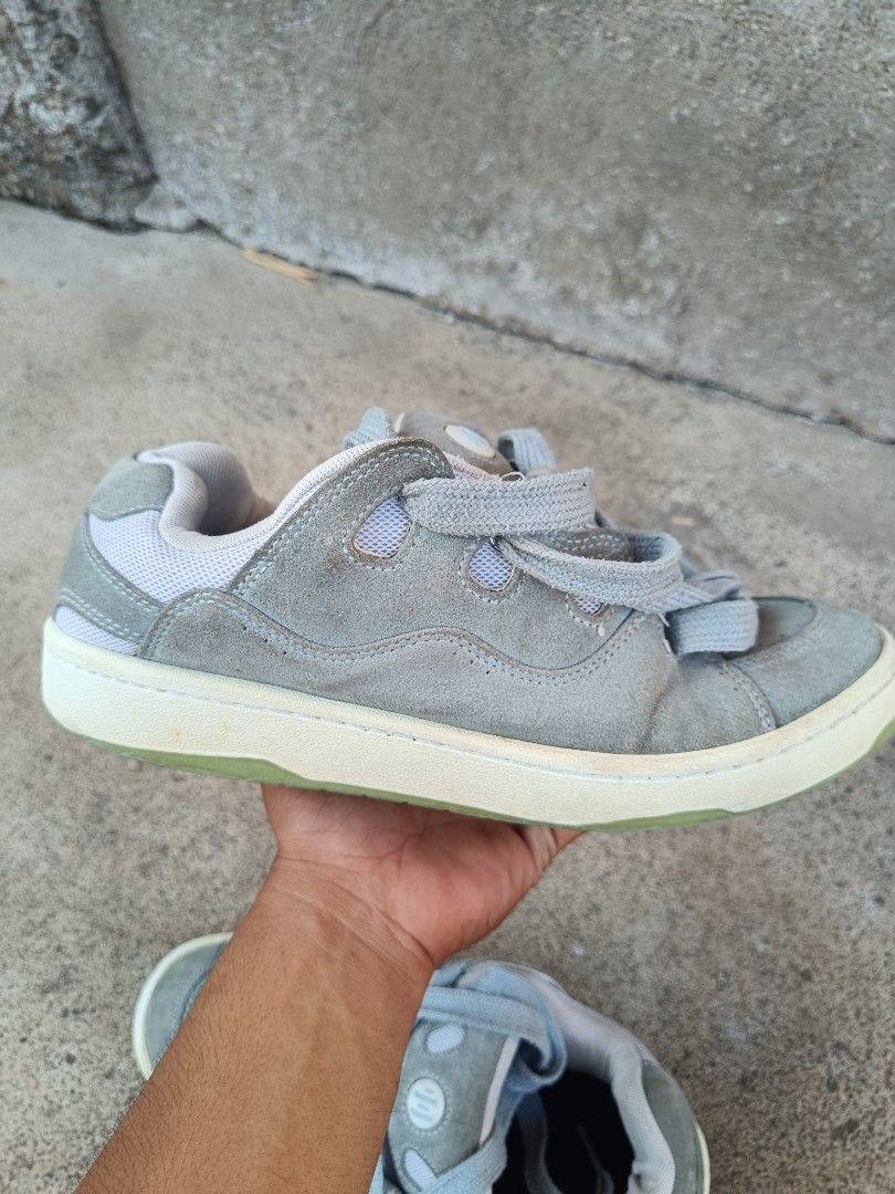 Ollie skate shoes (Category: Sneakers) located in Tubigon. Submitted by thrift_mac (Listing ID 1429858579, Image 3). Description: Osiris NYC 83 skate shoes in gray. Features a suede upper with a padded tongue and collar for comfort. The shoes have a lace-up closure and a durable rubber outsole. The insole has a logo. The shoes have a light green sole..