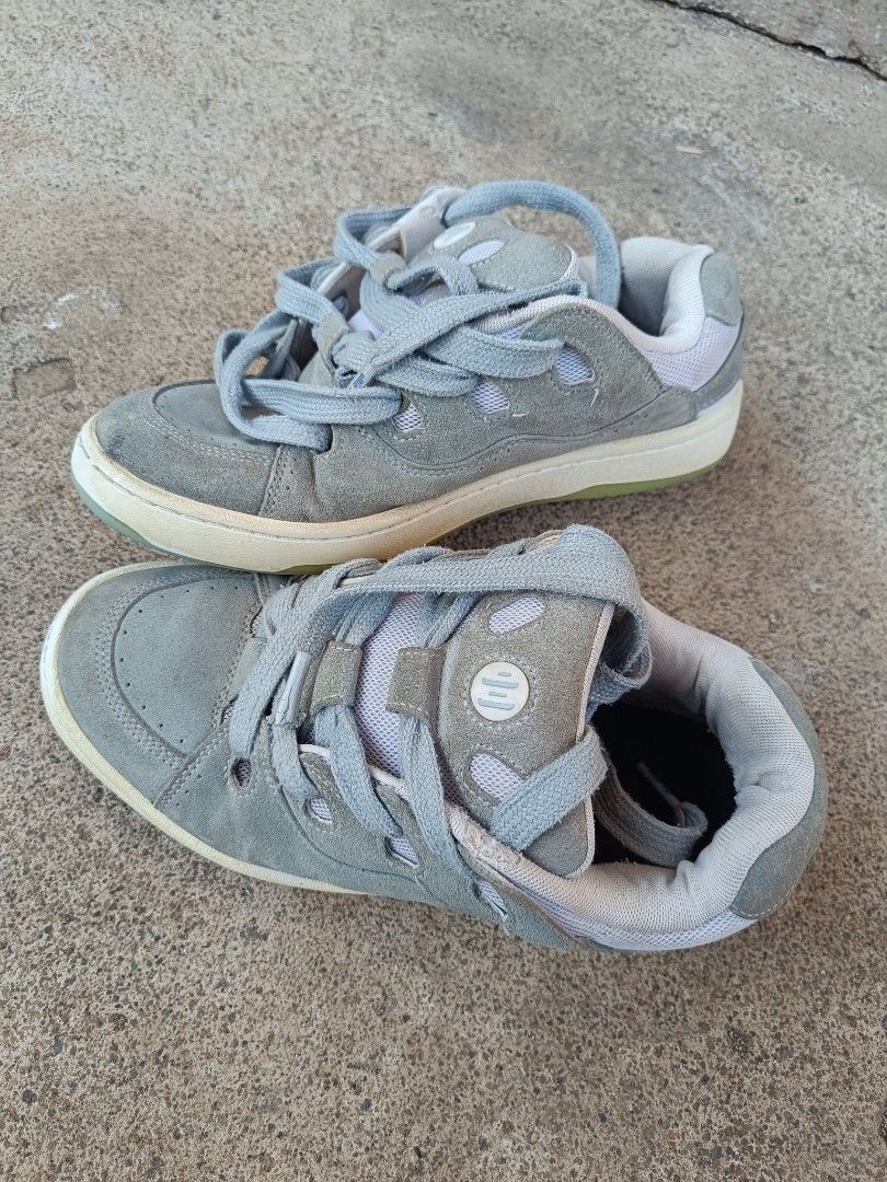 Ollie skate shoes (Category: Sneakers) located in Tubigon. Submitted by thrift_mac (Listing ID 1429858579, Image 1). Description: Osiris NYC 83 skate shoes in gray. Features a suede upper with a padded tongue and collar for comfort. The shoes have a lace-up closure and a durable rubber outsole. The insole has a logo. The shoes have a light green sole..