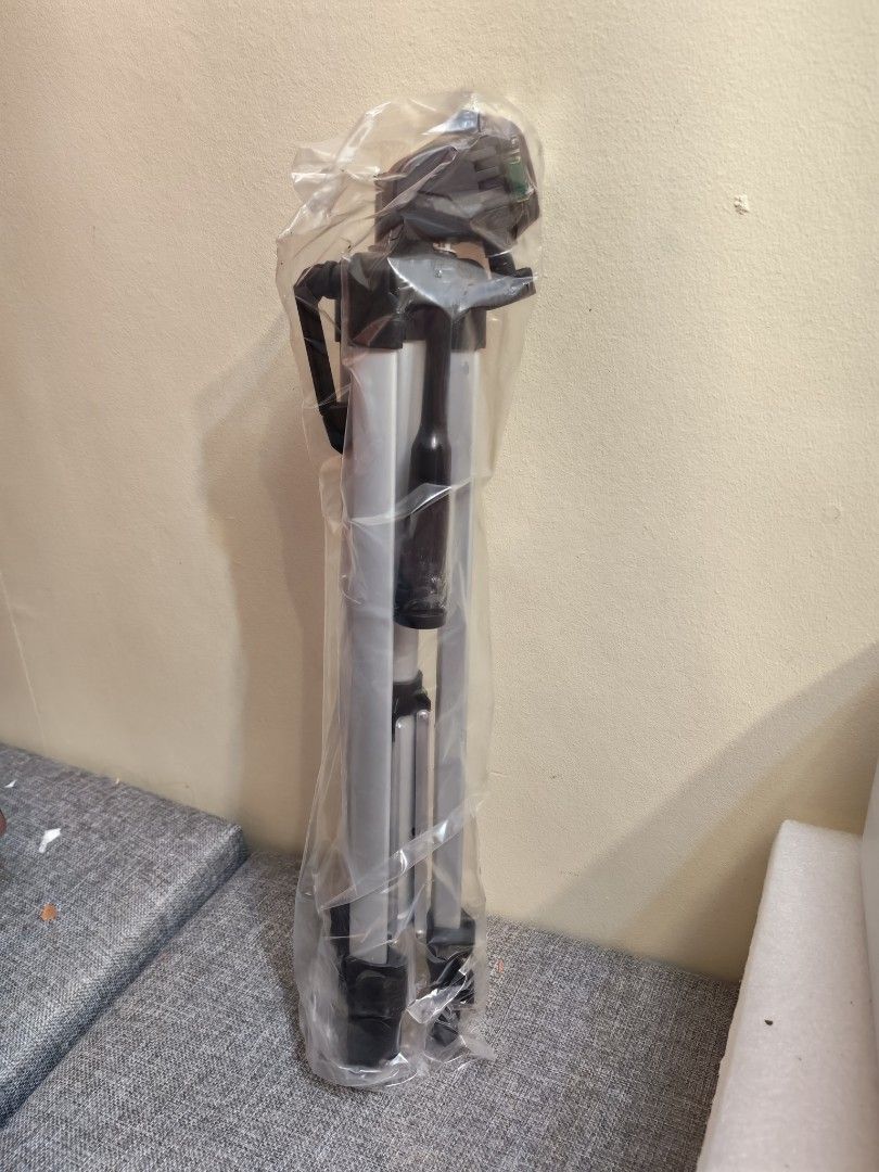 ONLASR Tripod with Bag (Category: Tripods & Monopods) located in Lipa City. Submitted by laurylizziehearts (Listing ID 1429985959, Image 3). Description: Fs tripod inclusions: - bag -tripod pm me for details! MOP: Gcash MOD: Jnt.