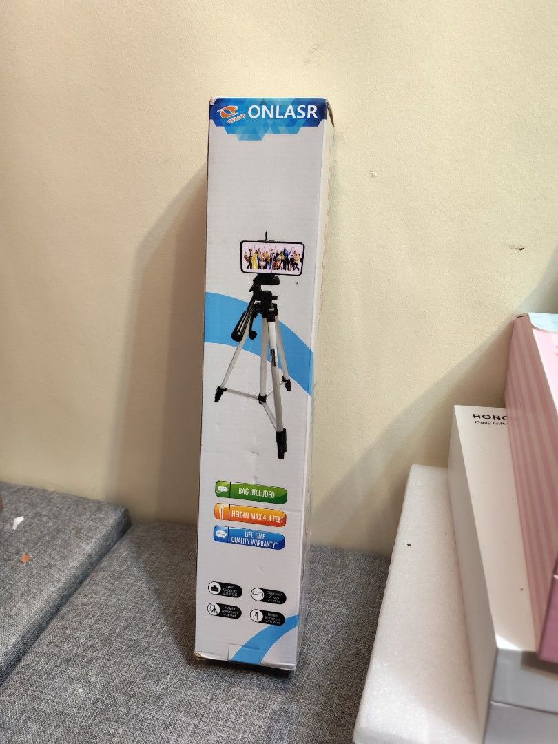 ONLASR Tripod with Bag (Category: Tripods & Monopods) located in Lipa City. Submitted by laurylizziehearts (Listing ID 1429985959, Image 2). Description: Fs tripod inclusions: - bag -tripod pm me for details! MOP: Gcash MOD: Jnt.