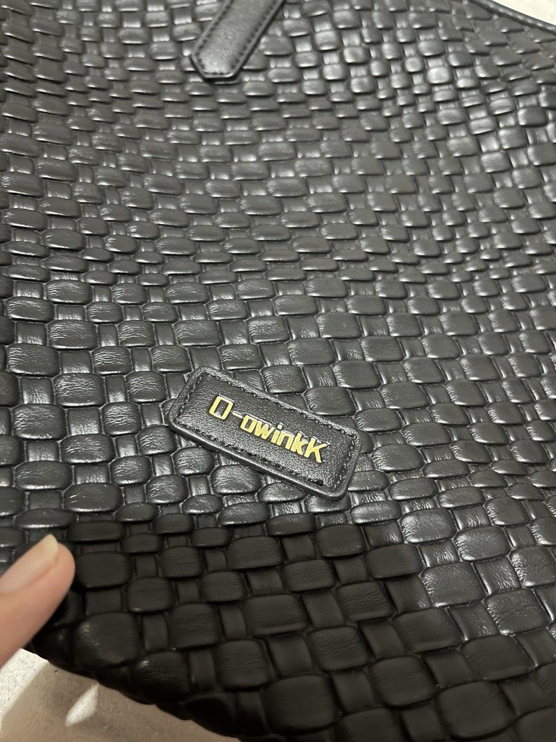 O-owinkk Black Woven Tote Bag (Category: Tote Bags) located in Pilar. Submitted by kimberlynicoledg (Listing ID 1430009549, Image 3). Description: lighty used with care good quality!!.