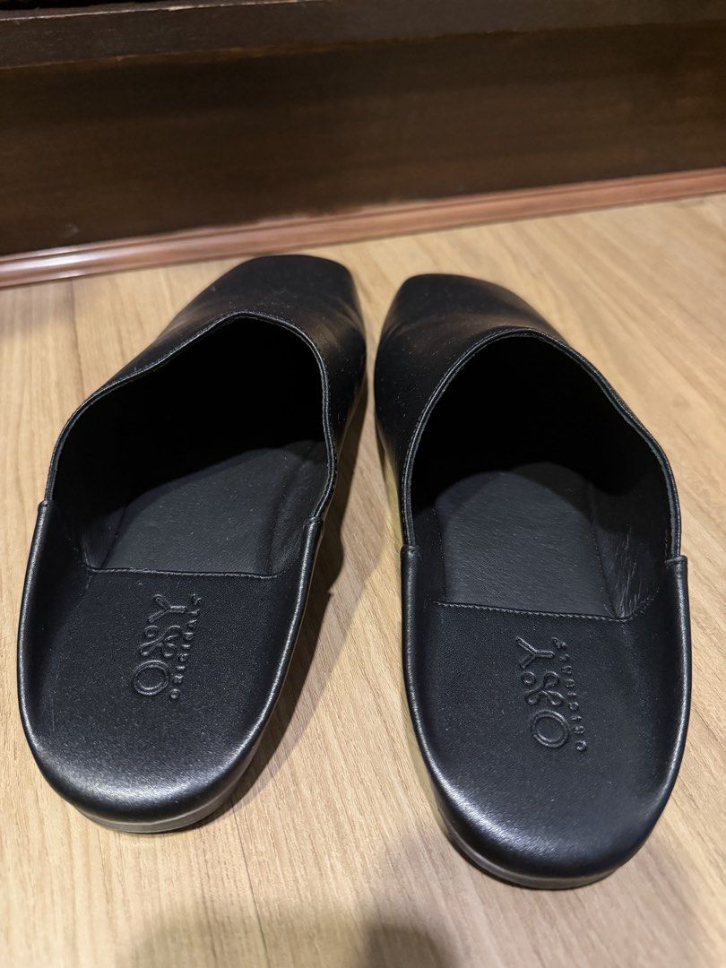 Oxy Originals Allure Mules - Black (Category: Slippers and slides) located in Taguig. Submitted by ssmnl (Listing ID 1429864541, Image 2). Description: Black leather mules from Oxy Originals. The shoes have a slip-on design with a rounded toe. The brand name is embossed on the insole. Rfs: not the right size for me.