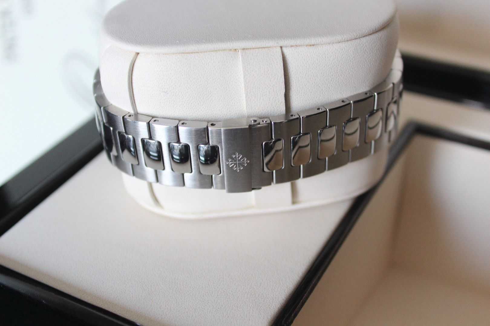 Patek Philippe Nautilus 5711/1A-010 – 2021 Year (Category: Watches) located in Singapore. Submitted by royalstar_c48dea (Listing ID 1429975099, Image 2). Description: Patek Philippe Nautilus 5711/1A-010, 2021 year, in very good condition and never polished. I've only worn it for important events. Full set (Box and Papers included) Authentication possible. .