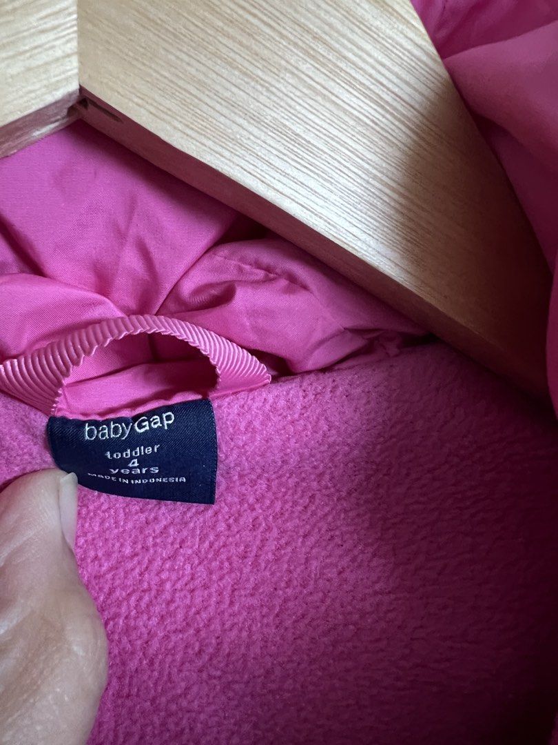 Pink gap 4T bubble jacket (Category: Babies & Kids Fashion) located in Paranaque City. Submitted by allabautstuff (Listing ID 1429933854, Image 3). Description: .