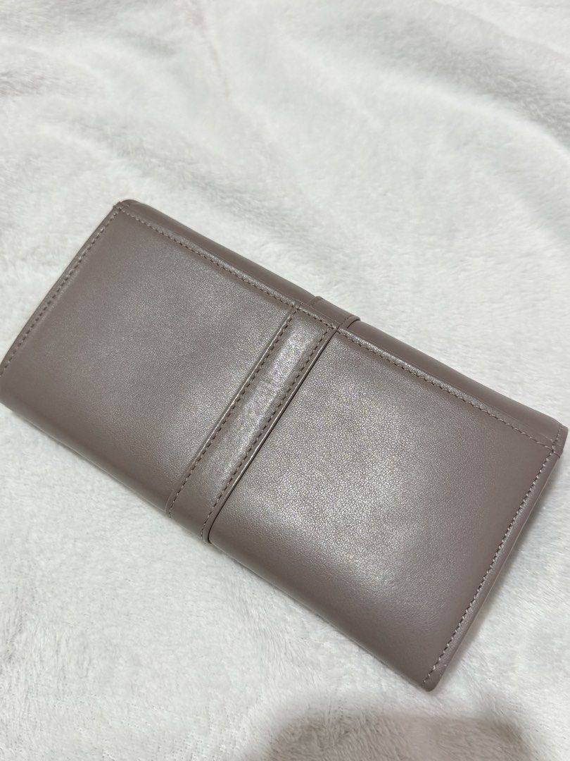 Preloved See by Chloé Long Wallet (Category: Wallets & Card holders) located in Imus. Submitted by kmdf22 (Listing ID 1429965700, Image 2). Description: preloved long wallet !! rfs: decluttering condition: 10/10 — used once only ! kept im great condition after 💲 price is still SLIGHTLY negotiable for sure buyers! 📍 imus, cavite 🤝🏻 can do meetups around imus/dasma/bacoor 🏍️ delivery fee to be shouldered by BUYER .
