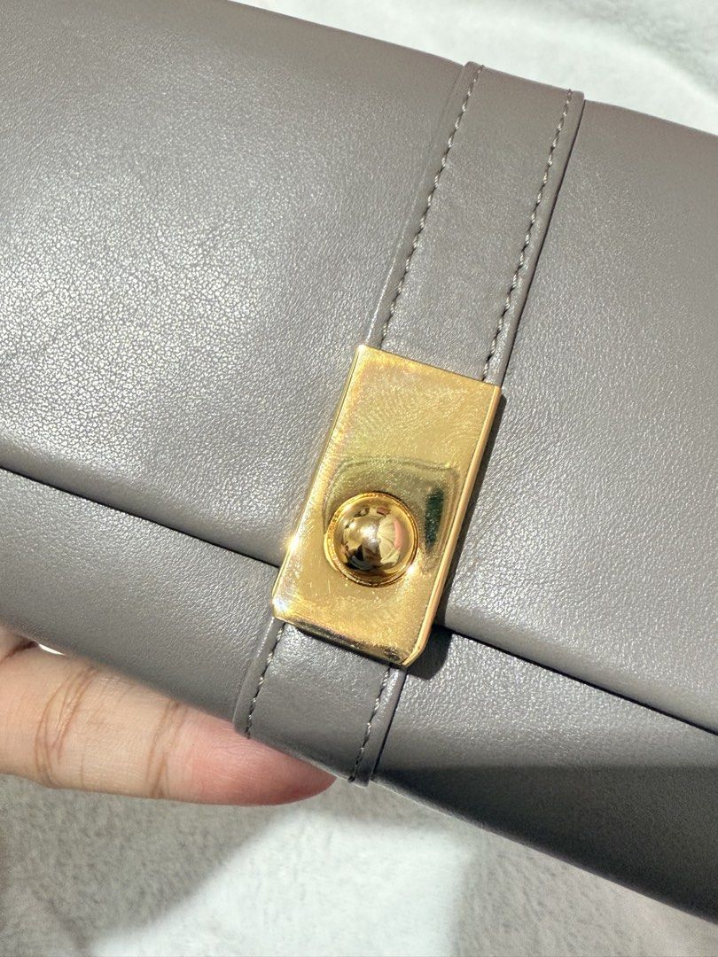 Preloved See by Chloé Long Wallet (Category: Wallets & Card holders) located in Imus. Submitted by kmdf22 (Listing ID 1429965700, Image 3). Description: preloved long wallet !! rfs: decluttering condition: 10/10 — used once only ! kept im great condition after 💲 price is still SLIGHTLY negotiable for sure buyers! 📍 imus, cavite 🤝🏻 can do meetups around imus/dasma/bacoor 🏍️ delivery fee to be shouldered by BUYER .
