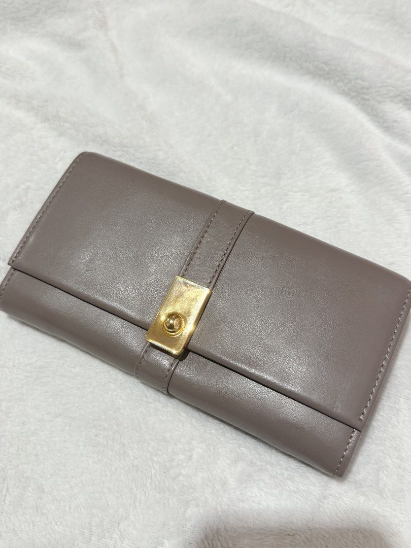 Preloved See by Chloé Long Wallet (Category: Wallets & Card holders) located in Imus. Submitted by kmdf22 (Listing ID 1429965700, Image 1). Description: preloved long wallet !! rfs: decluttering condition: 10/10 — used once only ! kept im great condition after 💲 price is still SLIGHTLY negotiable for sure buyers! 📍 imus, cavite 🤝🏻 can do meetups around imus/dasma/bacoor 🏍️ delivery fee to be shouldered by BUYER .