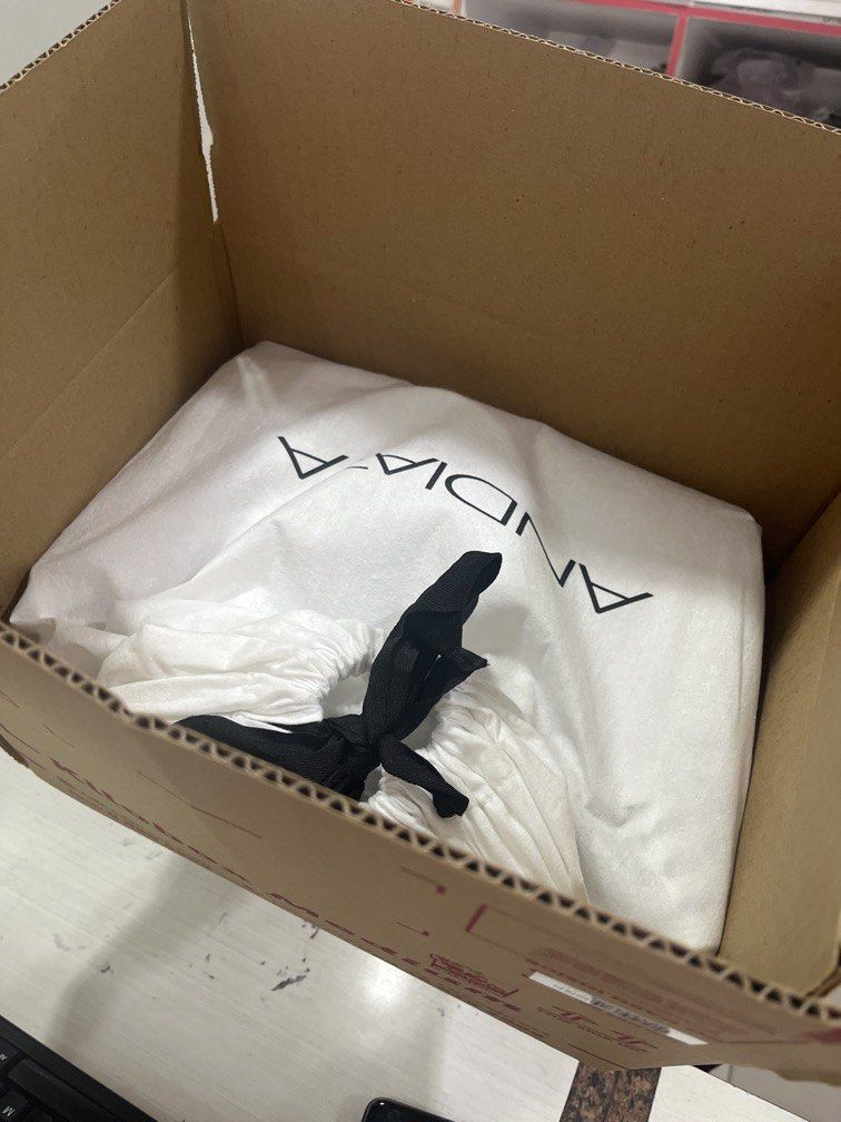 Proof of Transactions Only ANDIATA Handbag (Category: Purses & Pouches) located in Makati City. Submitted by shoplin (Listing ID 1429969152, Image 1). Description: Proof of delivery to buyer. LBC COP (SF COD only).
