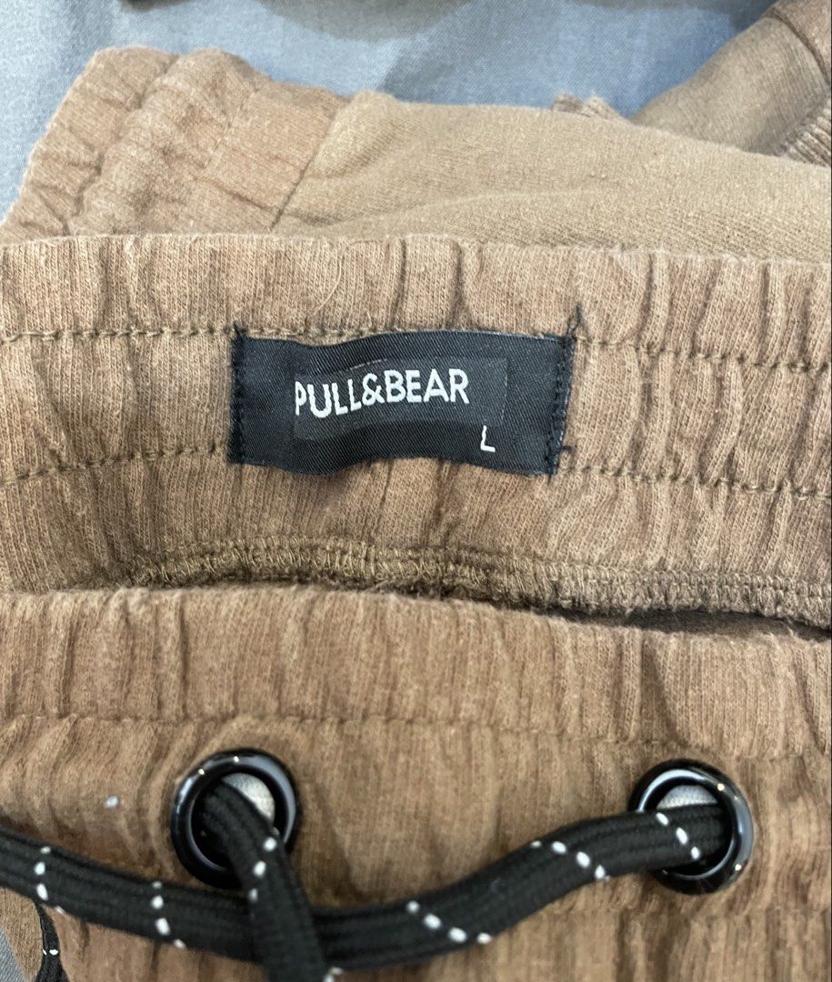 Pull&Bear Jogger Pants - Brown - Size L (Category: Joggers) located in Quezon City. Submitted by mrslim91 (Listing ID 1429857819, Image 2). Description: Great for dancing RFS: Decluttering Note to buyers: We’ve been victims to scam purchases in this platform. To avoid that happening again, we will do the booking ourselves. Payment first via GCash. NO CASH FROM DELIVERY DRIVERS WILL BE ACCEPTED. Thanks for your cooperation. .