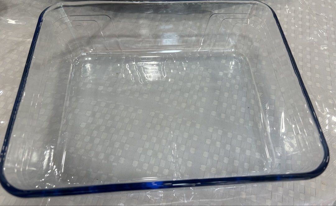 Rectangular Baking Dish (Category: Bakeware) located in Singapore. Submitted by tumblry (Listing ID 1429878313, Image 2). Description: Moving out sale! Brand new baking dish for clearance Take 2 pieces for $18. Can provide covers for 🆓 .