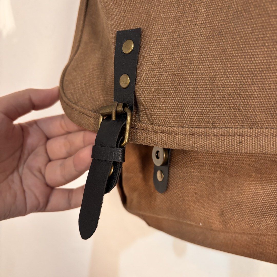Retro Canvas/Messenger Bag (Category: Cross-body Bags) located in Pasig City. Submitted by homeworkdotcom (Listing ID 1429840163, Image 3). Description: 💌 rfs: decluttering, moving out :) 🧺 brand new, never used. bought impulsively! 💸 MariBank / Maya / GCash 📍 Pasig City 🚚 buyer to shoulder shipping fee: 🌃 metro manila: Lalamove / Grab Express / J&T 🏡 outside metro manila: J&T.