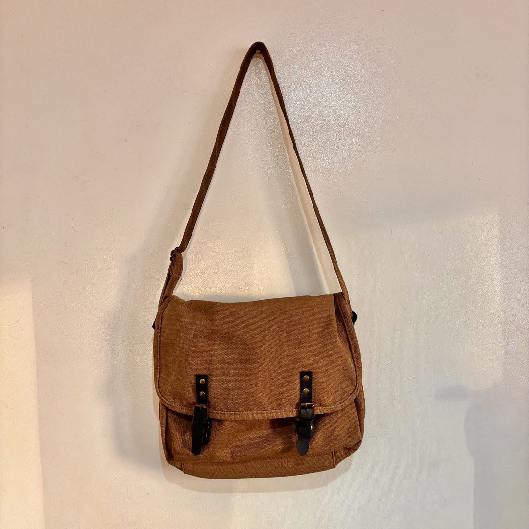 Retro Canvas/Messenger Bag (Category: Cross-body Bags) located in Pasig City. Submitted by homeworkdotcom (Listing ID 1429840163, Image 1). Description: 💌 rfs: decluttering, moving out :) 🧺 brand new, never used. bought impulsively! 💸 MariBank / Maya / GCash 📍 Pasig City 🚚 buyer to shoulder shipping fee: 🌃 metro manila: Lalamove / Grab Express / J&T 🏡 outside metro manila: J&T.