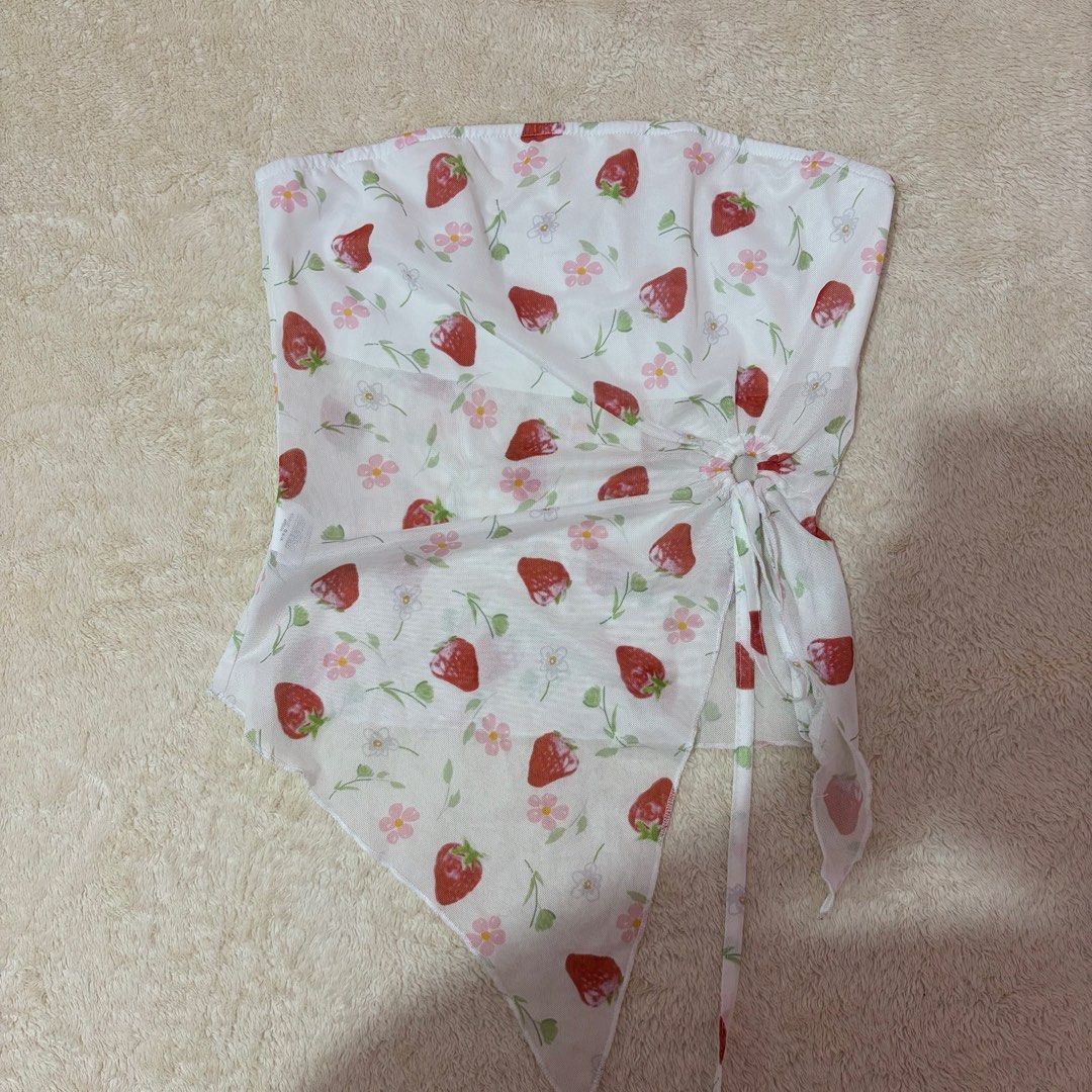 Romwe Strawberry Print Tube Top (Category: Sleeveless) located in Quezon City. Submitted by by_aliii (Listing ID 1429992481, Image 1). Description: unused.