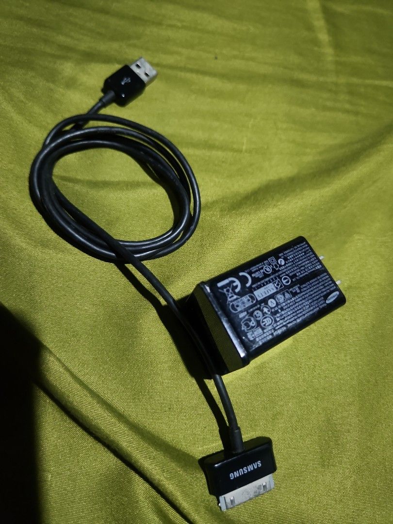 Samsung Charger old (Category: Chargers & Cables) located in Manila. Submitted by bright_robert (Listing ID 1429996709, Image 1). Description: Baka may nag hahanap pa ng original Samsung charger yung malapad 600 nalang .