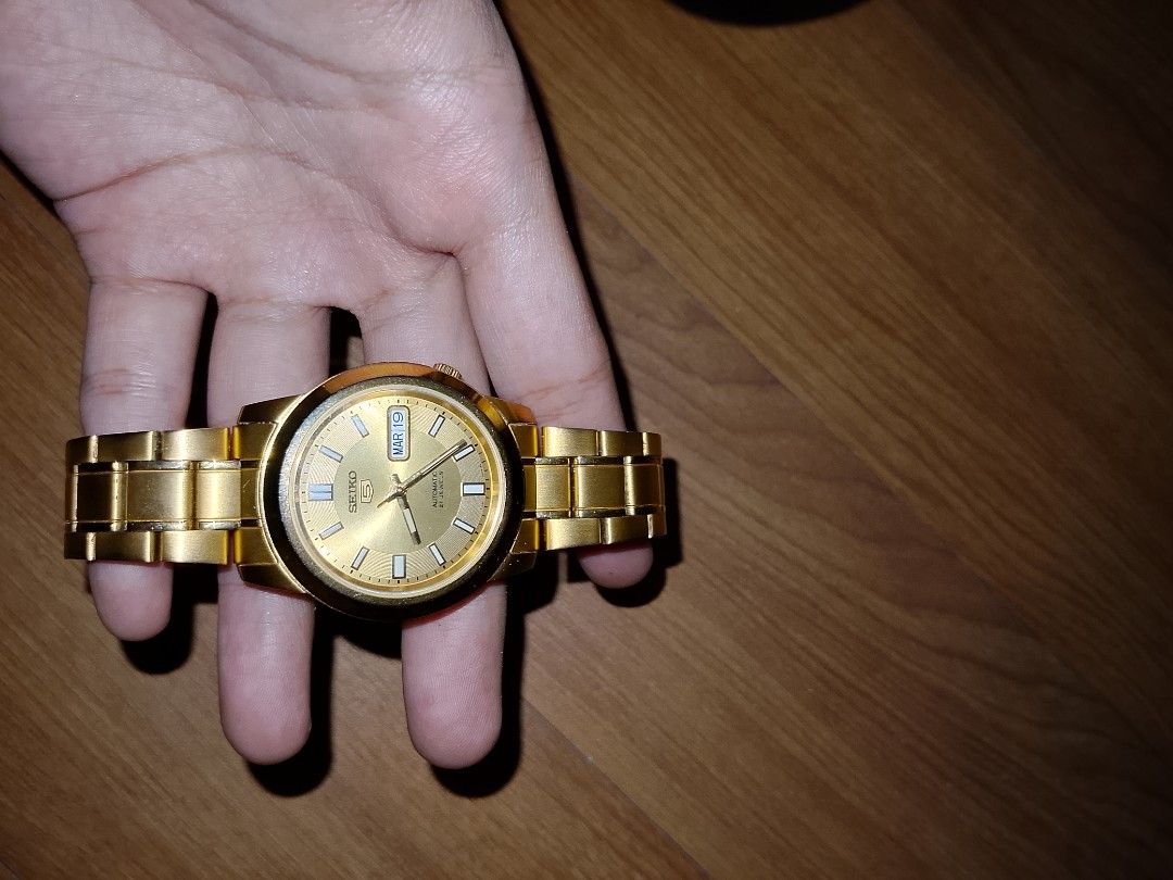 Seiko 5 Automatic 21 Jewels Gold Plated (Category: Men's Watches) located in Manila. Submitted by kindlegitseller (Listing ID 1430002175, Image 1). Description: Good as new, Hindi masyadong nagagamit mas madalas pako maligo kesa magamit. No issue. Isusuot mo nalang. Nasakin yung pinagputulan ng bracelet ibibigay ko rin. 100% Original you can tell by looking palang. Matatawaran pa. Mabait si seller.