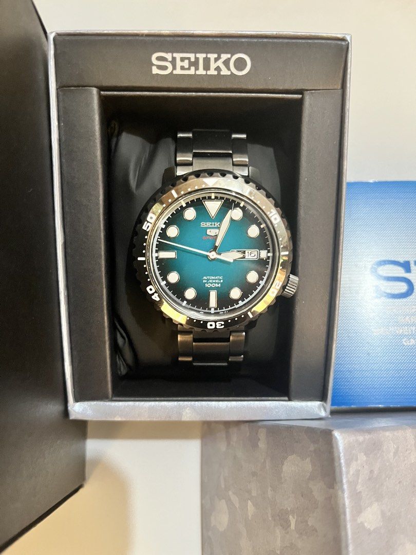 Seiko (Turquoise) Automatic/ Divers Watch(100m), Includes Box and Papers. (Category: Men's Watches) located in Quezon City. Submitted by pwrproductions (Listing ID 1397989370, Image 2). Description: With box and paper..
