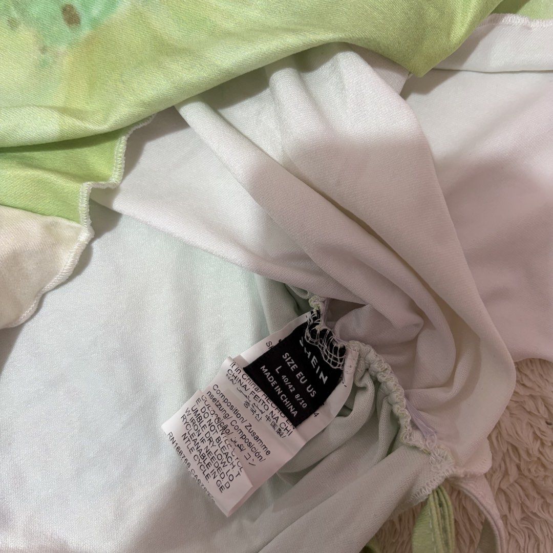 Shein Floral Tube Top (Category: Sleeveless) located in Quezon City. Submitted by by_aliii (Listing ID 1429992426, Image 2). Description: unused.