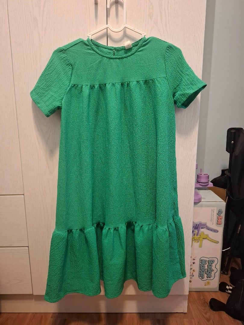 Shein Green Dress - Size 9Y (Category: Babies & Kids Fashion) located in Makati City. Submitted by chyna527 (Listing ID 1429885611, Image 1). Description: size 9.