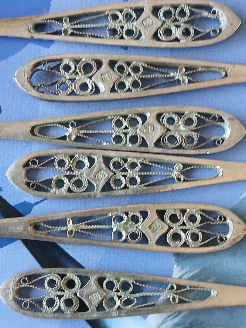 Silver Teaspoon - Filigree Pierced Handle (6 Pieces) (Category: Dinnerware & Cutlery) located in Quezon City. Submitted by allaboutcollectibles (Listing ID 1429868083, Image 2). Description: What you see is what you get Weight: 14.6 g (1 piece) 14.7 g (1 piece) 15.2 g (2 pieces) 15.8 g (1 piece) 16.3 g (1 piece) Total weight: 92 grams Probably Hand Made Thank you for visiting my store..