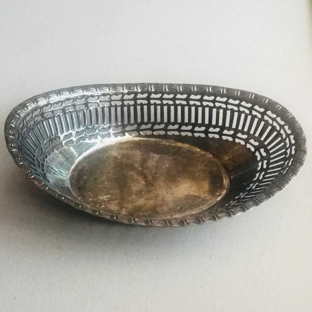 SILVERWARE silverplated silver plate dish bowl MC HOME SILVER SILVERWARE (Category: Other Kitchenware & Tableware) located in Muntinlupa City. Submitted by rohanna1007 (Listing ID 1429885342, Image 1). Description: SILVERWARE silverplated silver plate dish bowl MC HOME SILVER SILVERWARE CONDITION: Like new Just displayed but needs cleaning due to normal and expected tarnish. BRAND and AUTHENTICITY: No brand Authentic silver plated with marks NEGO
