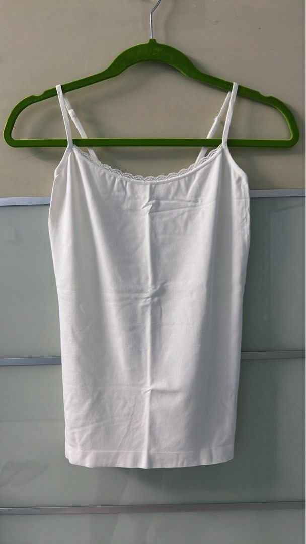 Singlets (Category: Sleeveless) located in Bandar Hilir. Submitted by wanting6686 (Listing ID 1429912951, Image 3). Description: item is good is new without tag 1 rm18 take both rm30.