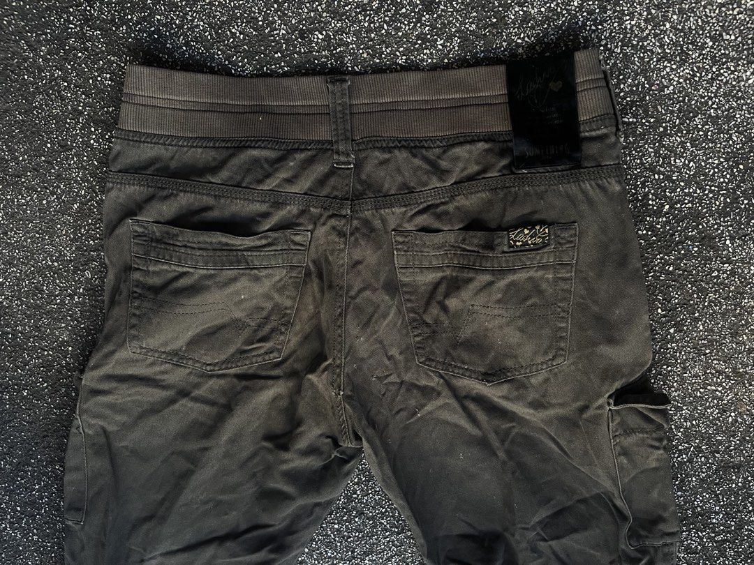 Something Edwin Cargo Pants - Medium (Category: Jeans) located in Pasay City. Submitted by fromtheashes (Listing ID 1429921435, Image 2). Description: These cargo pants from Something Edwin are in a dark olive green color. They feature multiple pockets and a comfortable fit with ribbed waist and cuffs. The size is medium. Made with a blend of cotton and polyurethane. The pants have a button closure and a stylish design..