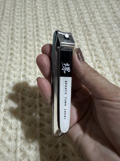 (Category: ) located in . Submitted by favoritepreloved (Listing ID 1429988227, Image 1). Description: .