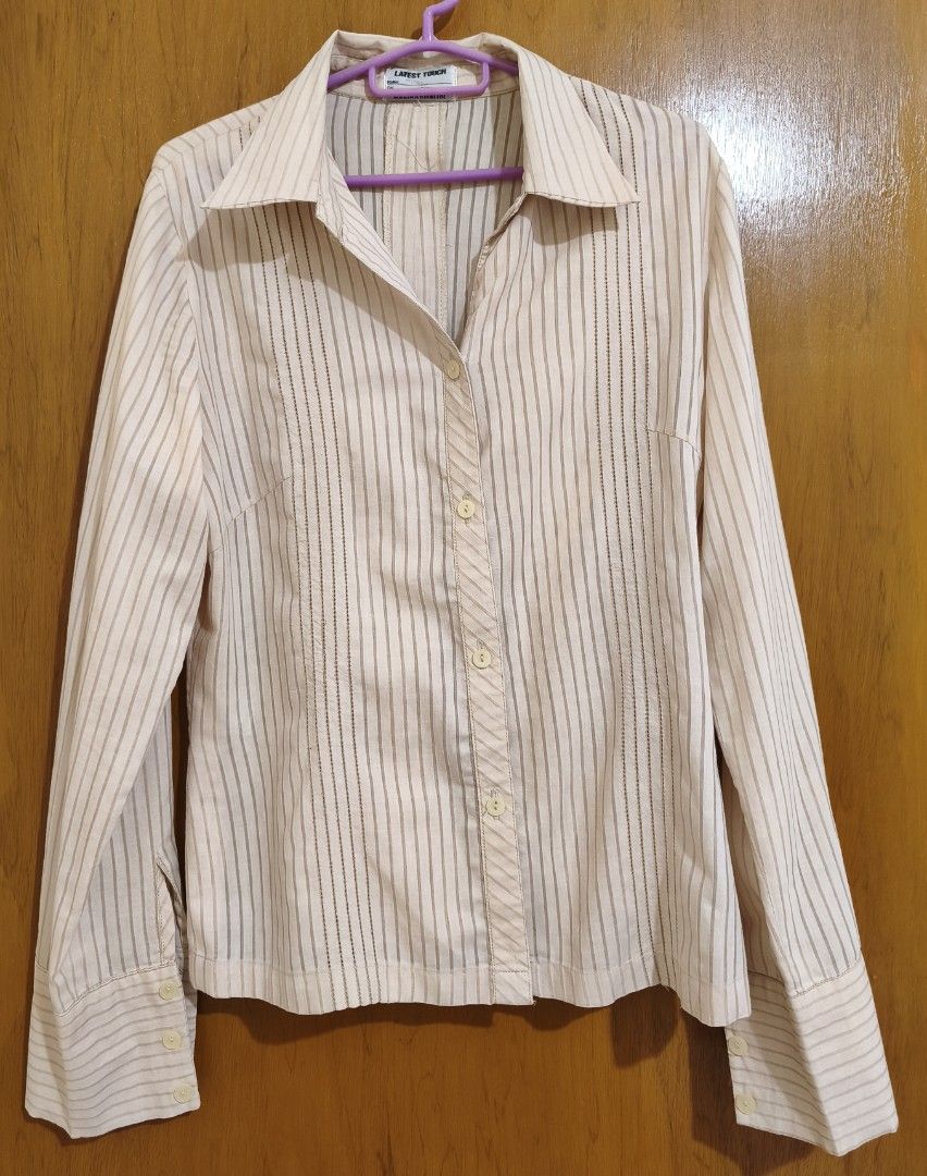 Striped Long Sleeve Blouse (Category: Blouses) located in Bacoor. Submitted by gesdc (Listing ID 1429851723, Image 1). Description: Measurements when laid flat: Shoulders: 15" Chest: 17.5" Length: 21.25" RFS: No longer fits the owner Default Courier: Gogo Xpress Item will be shipped 1-3 days after receipt of payment. Shipping fee will be shouldered by the buyer. Mode of Payment: GCash.