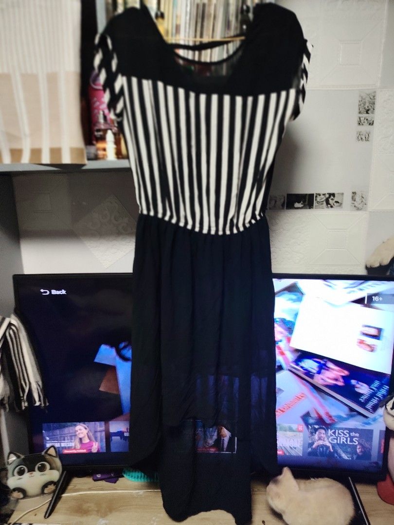 Striped V-neck Dress (Category: Dresses) located in Manila. Submitted by fnicolas (Listing ID 1429921457, Image 2). Description: TAKE ALL FOR 500.