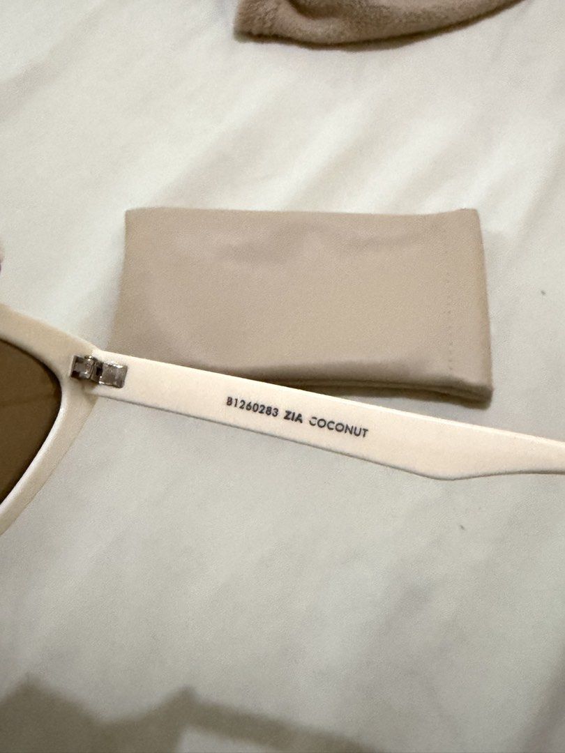 Sunnies Studios Zia Coconut (Category: Sunglasses & Eyewear) located in Quezon City. Submitted by steffo_declutters (Listing ID 1429845820, Image 2). Description: .