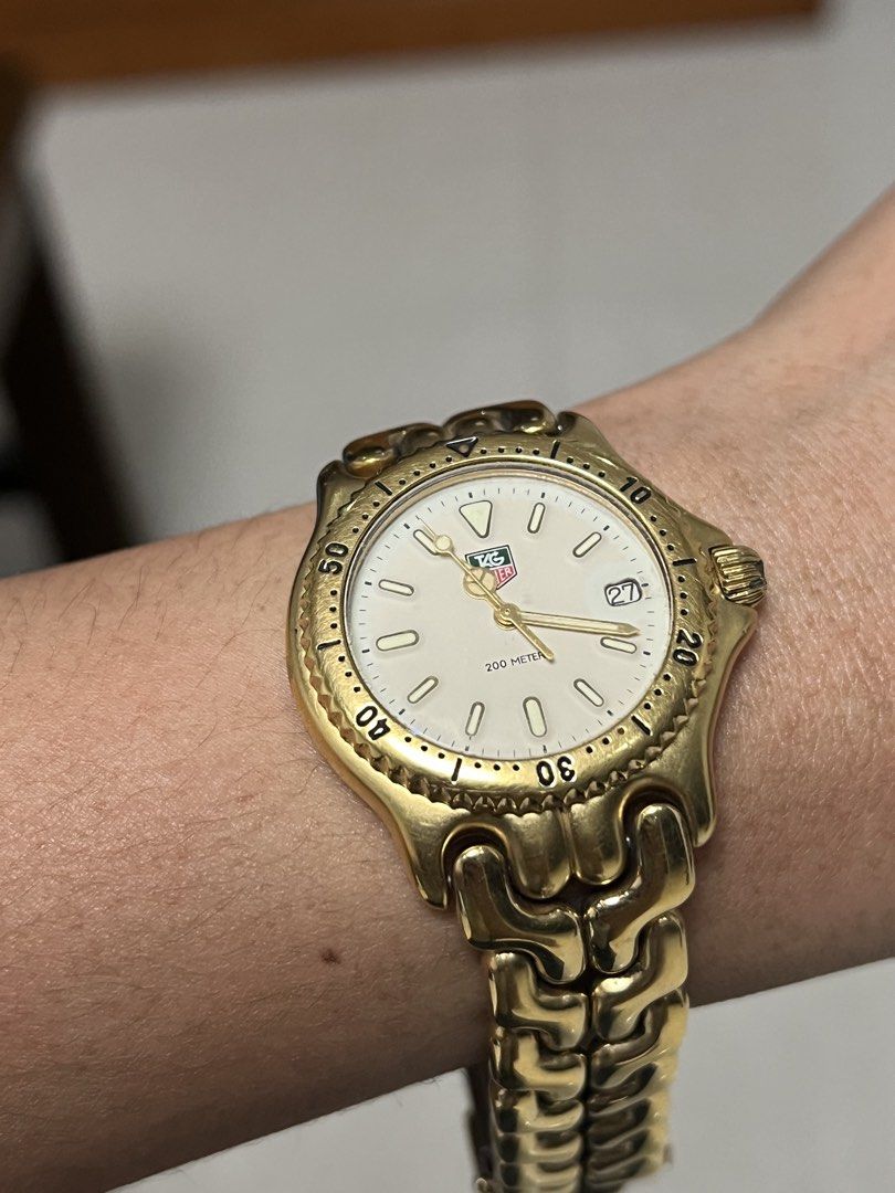 TAG Heuer 2000 Series Quartz Sel Watch (Category: Luxury Watches) located in San Pablo. Submitted by iamtrina (Listing ID 1429892952, Image 2). Description: Tag heuer Sel rofessional Gold Tone 34mm ▪️29k . quartz movement with generic box 8.7/10 condition 90% gold tone Issue: Chipped crown .
