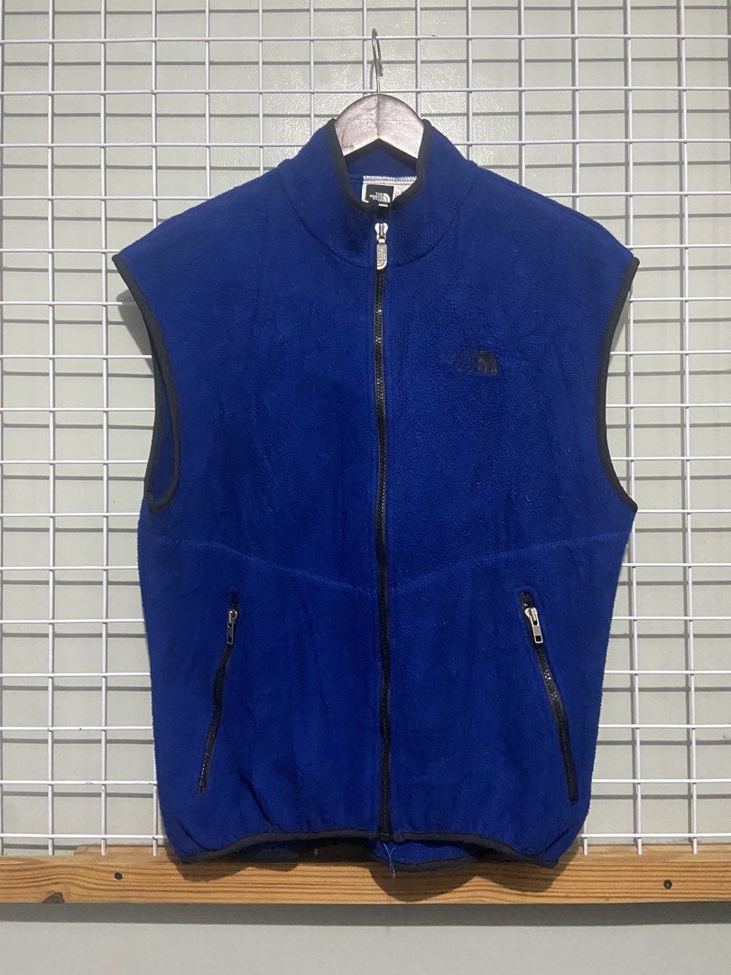 The northface fleece vest (Category: Vests) located in San Pedro. Submitted by Laguna_plug (Listing ID 1429989569, Image 1). Description: The northface vest 21x25 500.