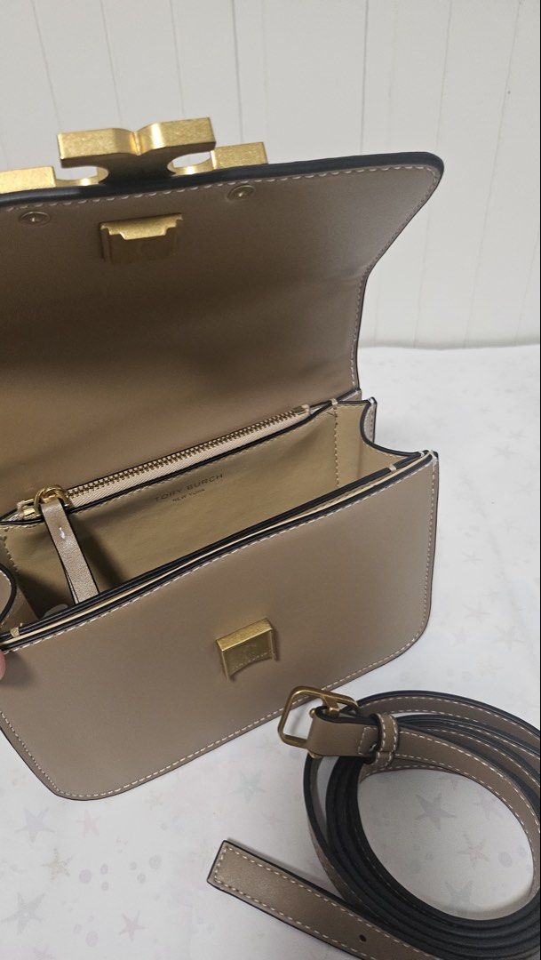 Tory Burch Kira Chevron Small Shoulder Bag (Category: Shoulder Bags) located in Manila. Submitted by phrecelse (Listing ID 1430018496, Image 2). Description: Class A only Loc: Imus Rarely used.. mej scratch magnet yung logo but this is still in good condition. Rfs: decluttering .