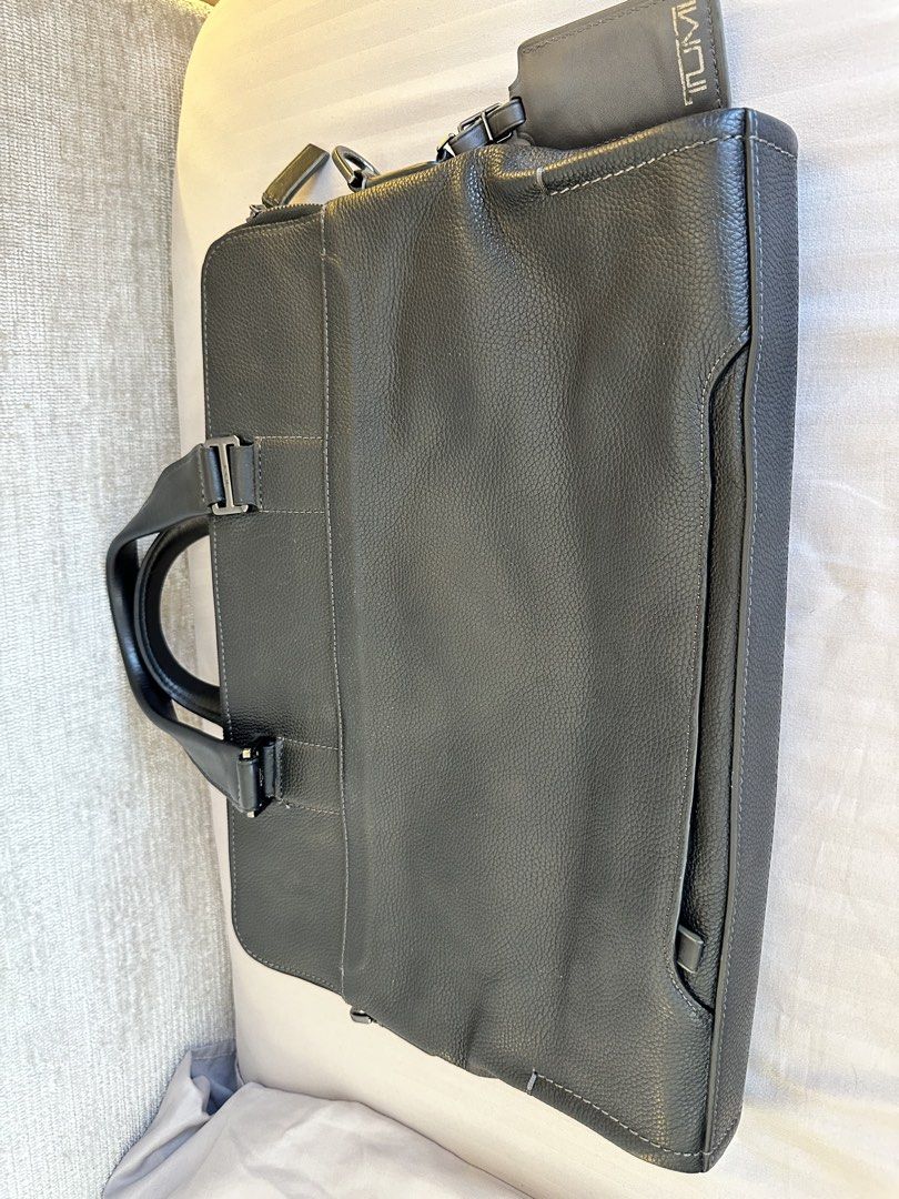 Tumi Leather Briefcase (Category: Briefcases) located in Mandaue City. Submitted by jimboy1966 (Listing ID 1429839637, Image 3). Description: Harrison Seneca Slim Brief in very good condition Good for laptop case.