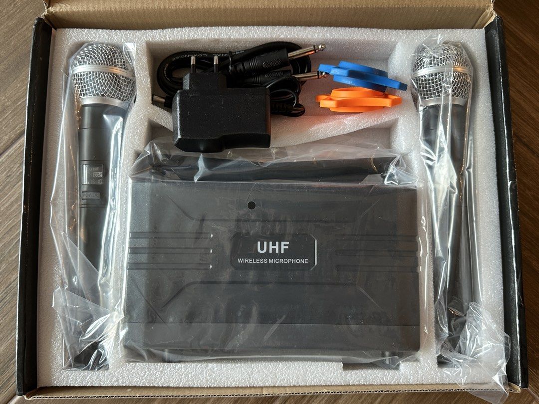 UHF Professional Wireless Microphone System
