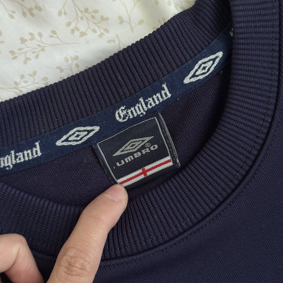 Umbro England Sweatshirt (Category: Coats, Jackets and Outerwear) located in Calamba. Submitted by mint.breakfast (Listing ID 1429948601, Image 3). Description: .