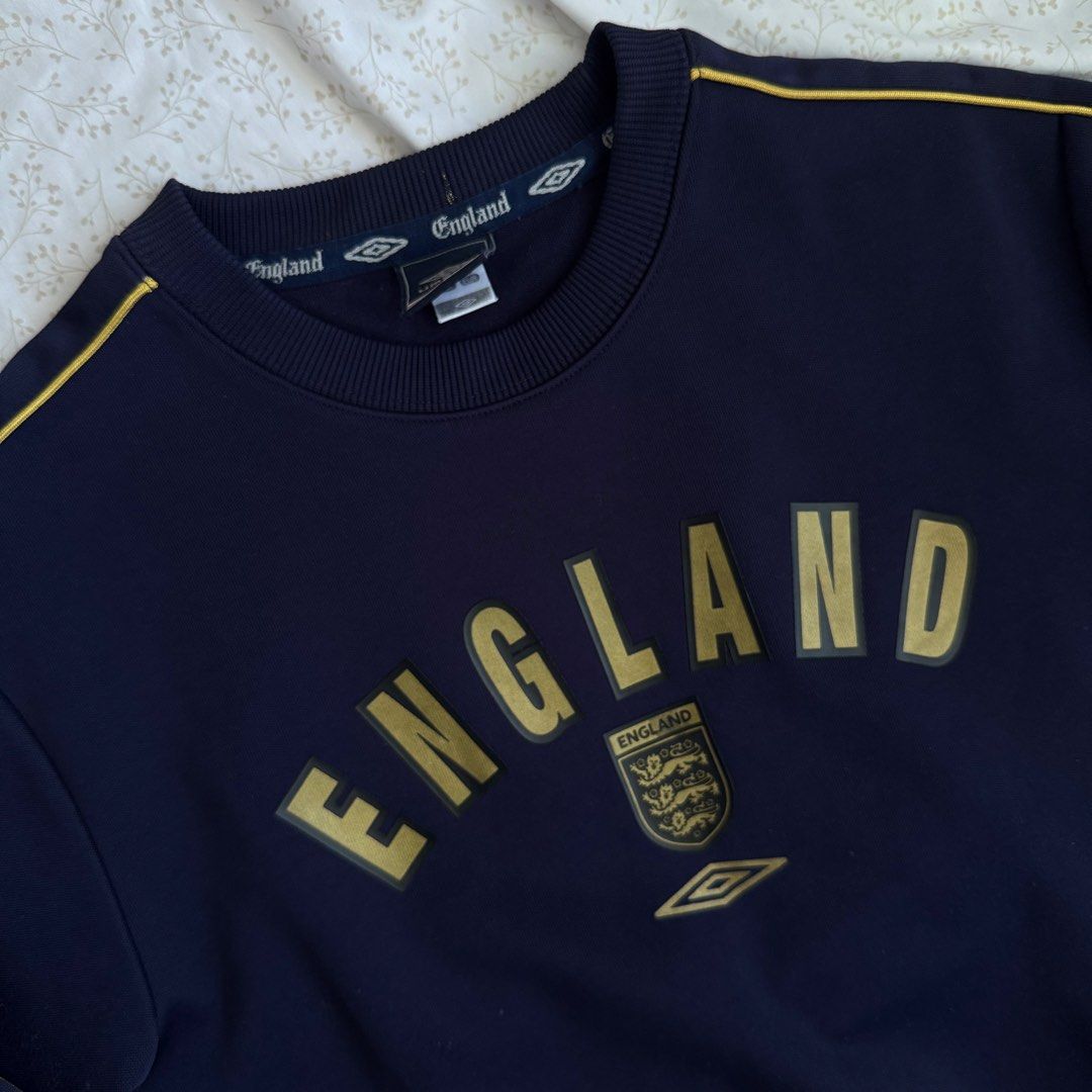 Umbro England Sweatshirt (Category: Coats, Jackets and Outerwear) located in Calamba. Submitted by mint.breakfast (Listing ID 1429948601, Image 2). Description: .