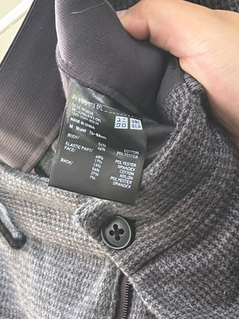 Uniqlo Men's Trousers (Category: Trousers) located in Imus. Submitted by vonbruma (Listing ID 1429876959, Image 3). Description: Uniqlo Gray patterened chinos.