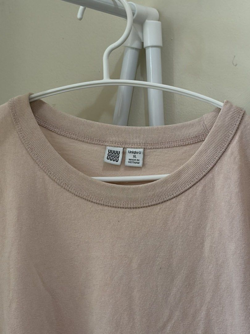 Uniqlo U Oversized T-shirt (Category: Tshirts & Polo Shirts ) located in Imus. Submitted by vonbruma (Listing ID 1429876052, Image 2). Description: .