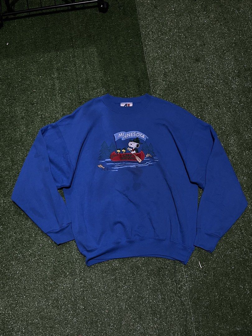 Vintage Snoopy Minnesota Sweatshirt - Large (Category: Coats, Jackets and Outerwear) located in Sagbayan (Borja). Submitted by abejaronke97521 (Listing ID 1429882506, Image 1). Description: 27 length 23 width JUST NEED WASH.